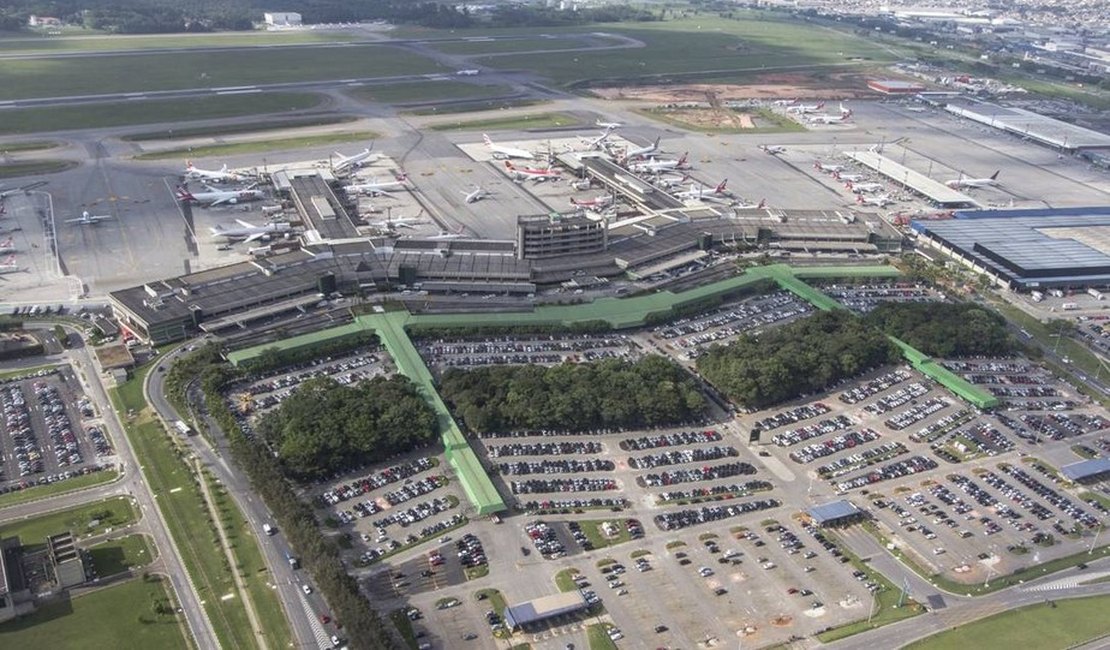 Pane em comunicação e voos suspensos: o que se sabe sobre o apagão nos aeroportos de SP
