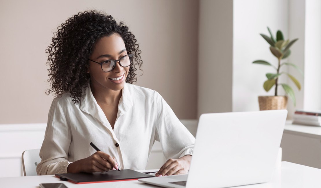Cursos gratuitos via WhatsApp são oferecidos pelo Instituto Coca-Cola