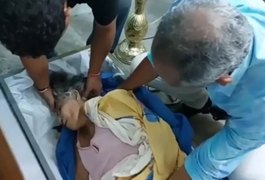 Vídeo. Idosa declarada morta acorda após 5 horas dentro de caixão
