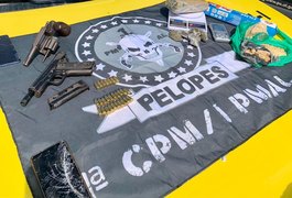 PM apreende armas e drogas com integrantes de facção criminosa em São Miguel dos Campos