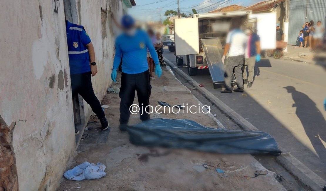 Suspeito de envolvimento com tráfico de drogas é morto dentro de residência, em Arapiraca