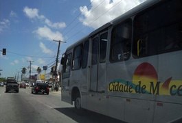 Criminoso armado invade coletivo e rouba dinheiro do cobrador, em AL