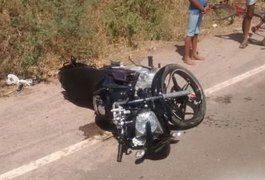 Acidente envolvendo carro e moto deixa um morto, em Delmiro Gouveia