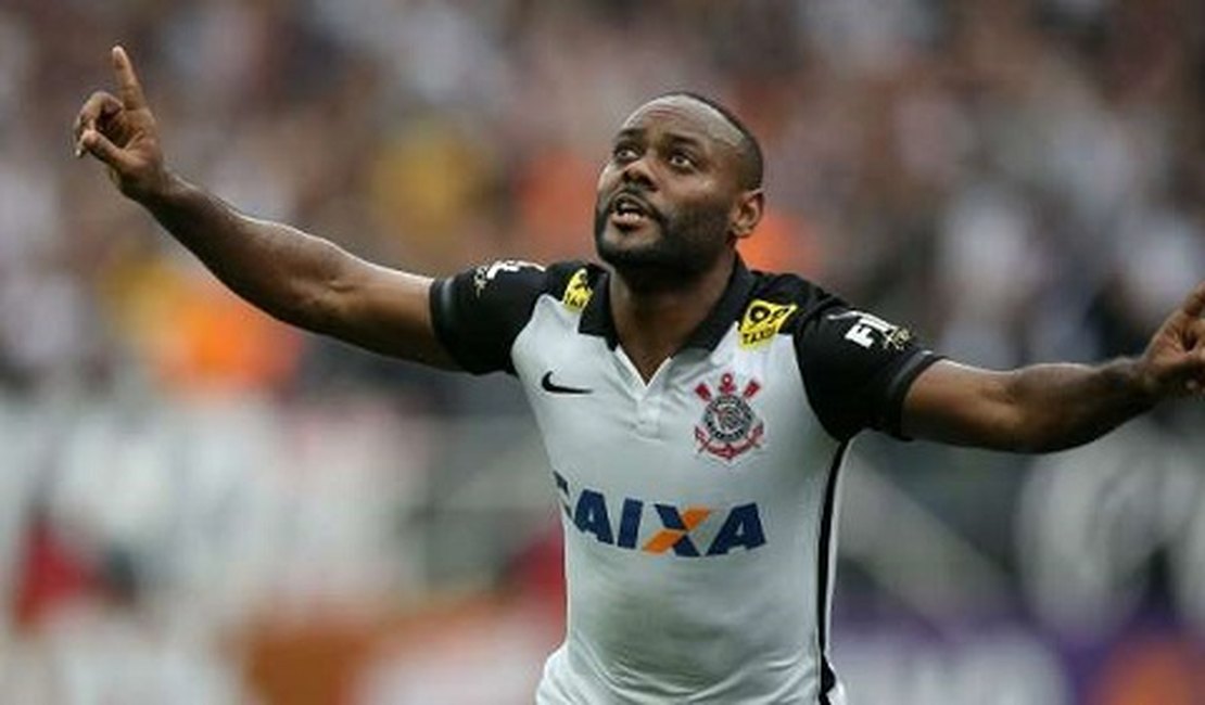 Love diz que prefere ficar no Timão: 'A Libertadores é um sonho do clube'