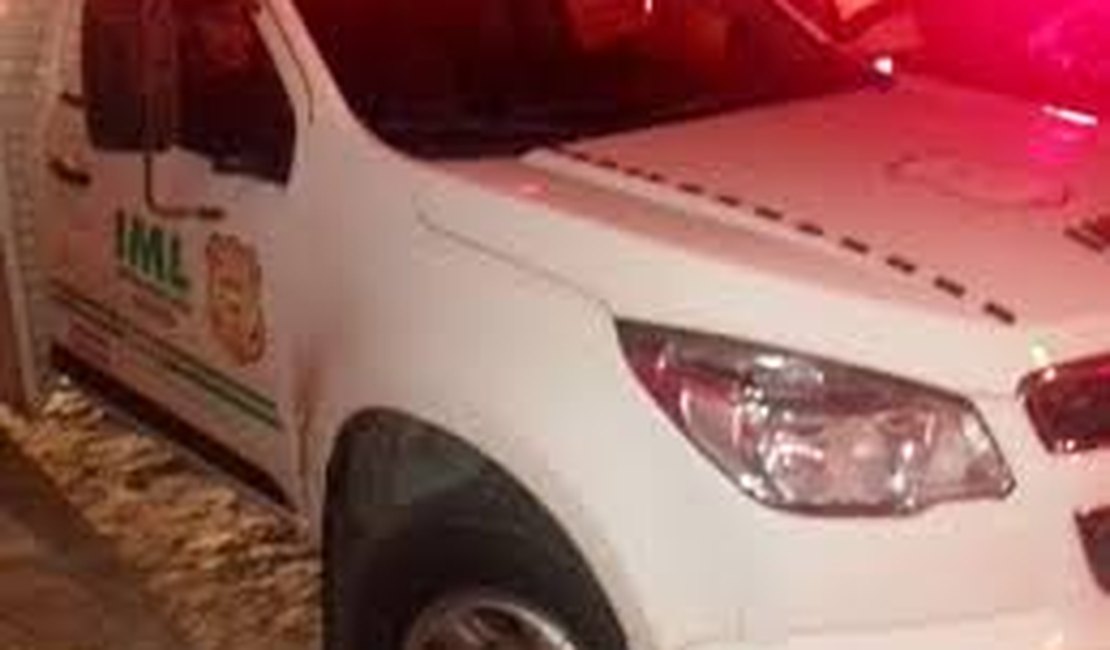 Colisão frontal entre carro e moto resulta em uma pessoa morta, na zona rural de Arapiraca