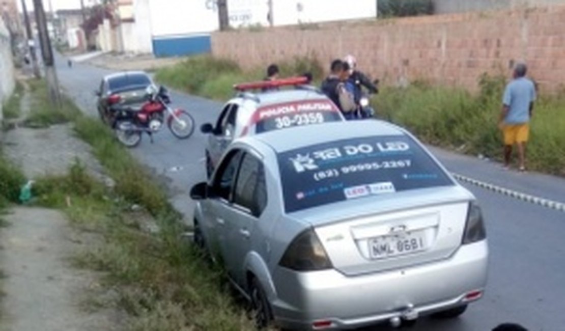 Motoristas de aplicativo querem adesivar carros para escapar da violência em Alagoas