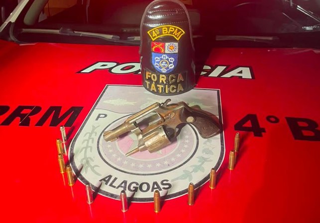 Força Tática do 4º Batalhão apreende arma e munições durante ação no Jardim Petrópolis