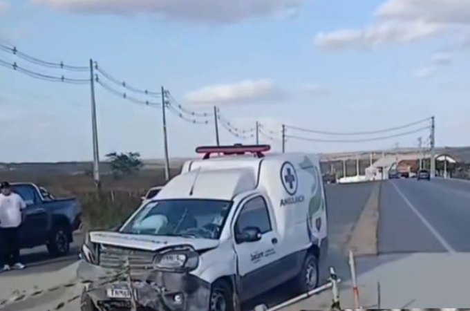 Motorista perde controle de ambulância e mulher morre após acidente, na ﻿na AL-220 em Batalha