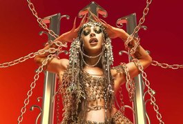 Pabllo Vittar é aclamada e público exalta diversidade do '111 Deluxe'