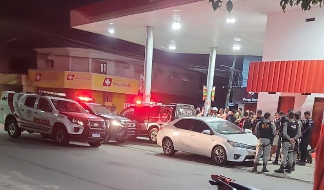 Agente da Reviver é morto a tiros dentro de veículo no pátio de posto de combustíveis, em Arapiraca