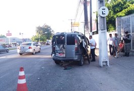 Colisão entre carro e ônibus deixa sete feridos em Maceió