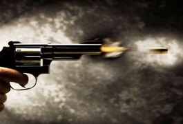 Criminosos atiram em residência, assustam e atingem vizinhos, em Arapiraca