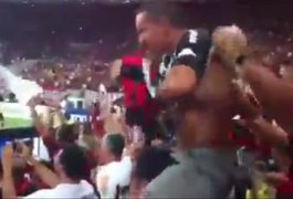 Após quarto gol de Léo Moura, torcedor do Botafogo ‘vira a casaca’ e veste a camisa do Flamengo