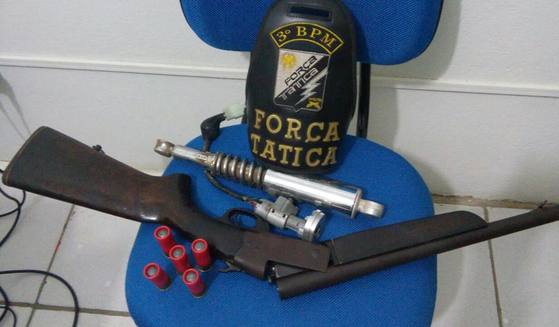 Força Tática prende Jovem e apreende menor com espingarda calibre 12 em Arapiraca