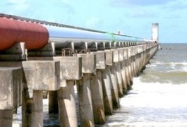 Adolescente desaparece após pular do Emissário submarino na praia do Sobral, em Maceió