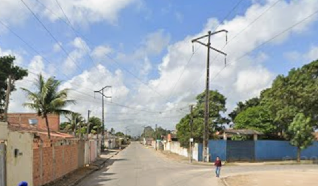 Colisão entre carro e motocicleta é registrada no bairro Planalto, em Arapiraca