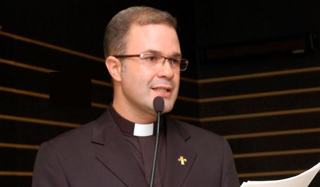 Padre Eugênio inova e lança site de Paróquia em Arapiraca