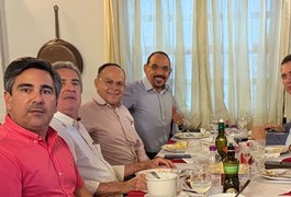 Prefeito Bueno Higino se reúne com ex-deputado Gilvan Barros e lideranças para discutir cenário político