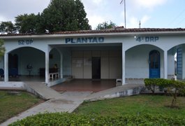 Operação envolvendo PM e PC apreende armas e explosivos, em Arapiraca