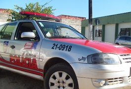 Embriagado em motocicleta, homem desacata policiais e é levado à delegacia