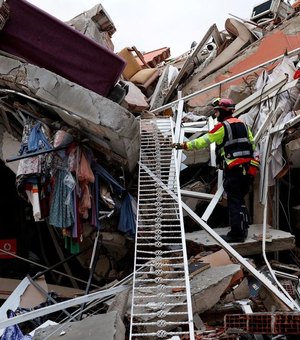 Turquia e Síria: número de mortos em terremoto passa de 7,8 mil