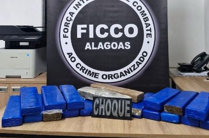 Ação conjunta da PF, com PM e Polícia Penal apreende 20 kg de maconha e prende dupla, em Rio Largo