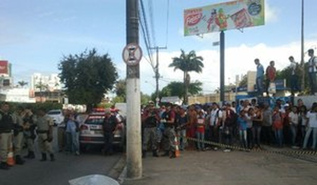 Homem é assassinado em frente ao CEPA em Maceió