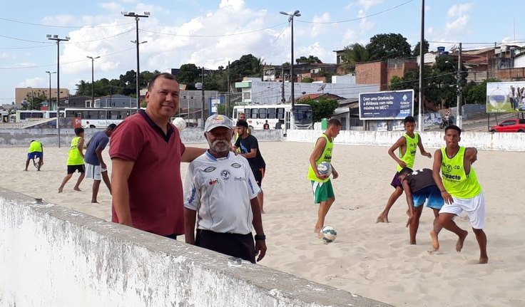 Fabiano Leão incentiva o projeto de futebol do professor Ivanildo, em Arapiraca