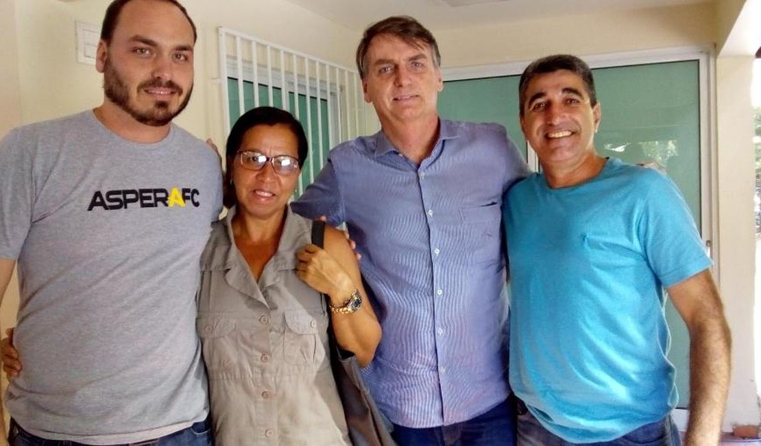 'Wal do Açaí' registra candidatura para vereadora como 'Wal Bolsonaro'