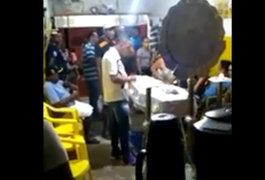 VÍDEO. Família realiza desejo de comerciante e faz velório em bar, com bebida e música brega