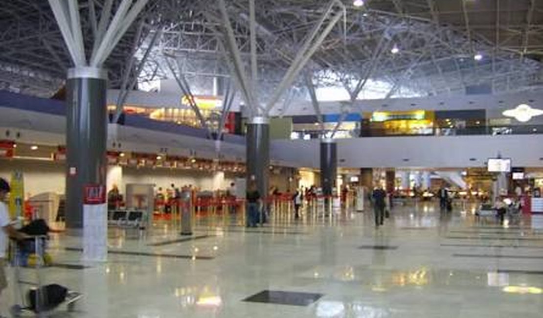 Universitária de 18 anos é presa com 5,9 kg de haxixe em aeroporto