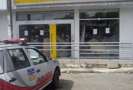 Bandidos invadem agência bancária e levam cofre em Feira Grande