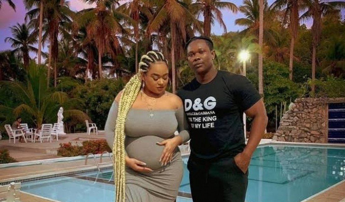 Ex-BBB Rízia Cerqueira exibe barriga de gravidez ao lado de namorado