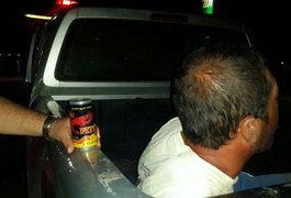 Homem com sintomas de embriaguez é detido em contramão de rodovia de Arapiraca