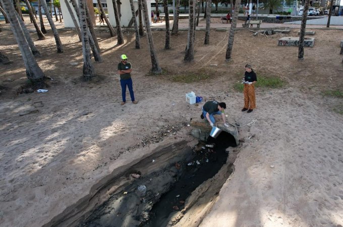 IMA divulga análises de coletas na Ponta Verde e autua concessionária de água e esgoto