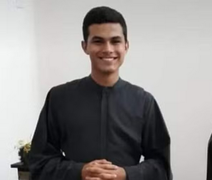 Jovem que queria ser padre deixa a vida religiosa para viver romance iniciado no seminário