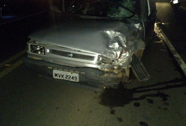 Homem com sinais de embriaguez bate em moto, deixa uma vítima fatal e duas feridas