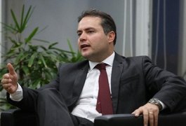 Governador Renan Filho anuncia antecipação do 13º para quarta-feira (14)