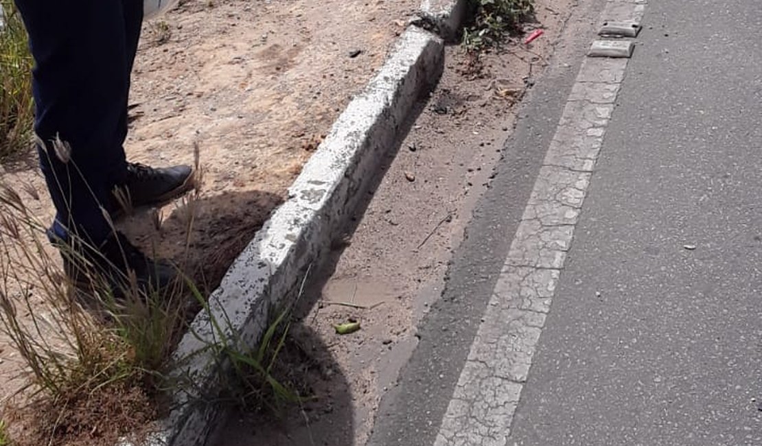 Motociclista colide contra poste de energia elétrica e morre na hora em Arapiraca