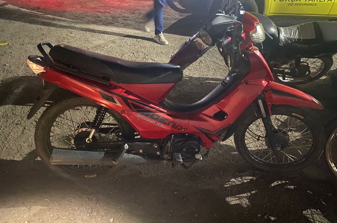 Motocicleta roubada é recuperada pelo Pelopes durante patrulhamento no Manoel Teles, em Arapiraca