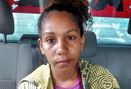 Jovem é presa suspeita de furto na Ponta Verde, em Maceió