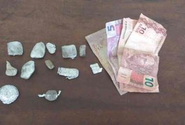 Casal suspeito de tráfico de drogas é preso no bairro Bonsucesso, em Arapiraca