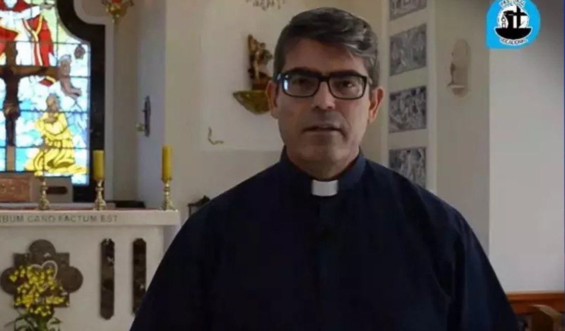 Padre pede afastamento da igreja ao descobrir que vai ser pai