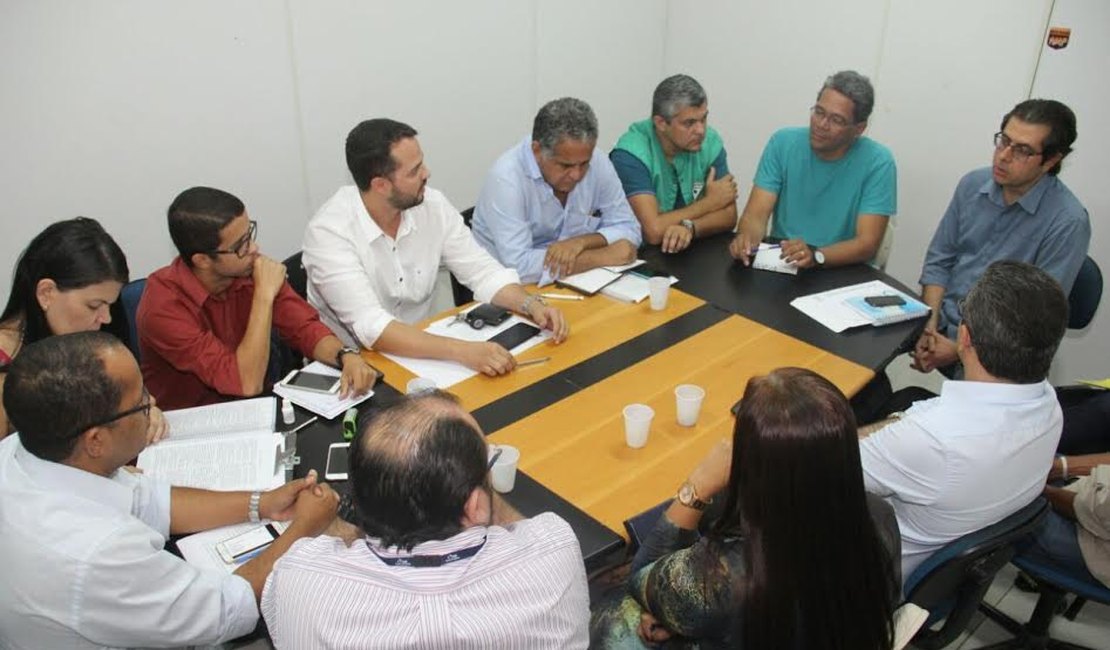 Prefeitura e Casal firmam acordo para fechar obras abertas nas ruas de Arapiraca