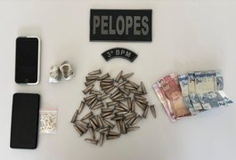 PELOPES prende dois indivíduos por tráfico de drogas e cumpre mandado de prisão em Arapiraca