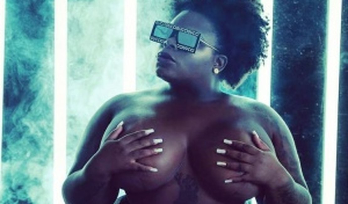 Jojo Todynho faz topless em foto e ganha elogios