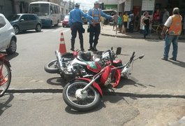 Ultrapassagem  ocasiona colisão entre motocicletas no Centro de Arapiraca