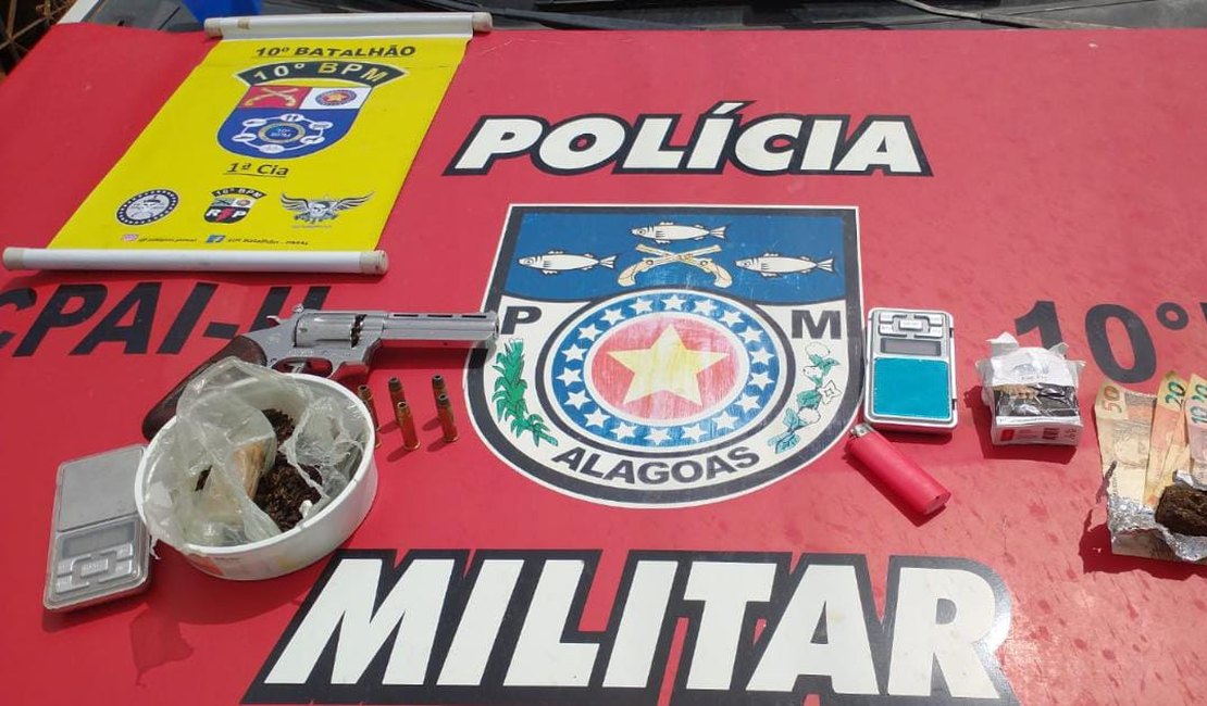 Jovens são presos com arma de fogo e drogas, em Palmeira dos Índios