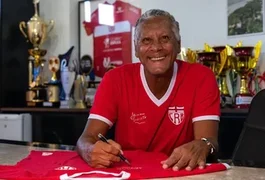 Ídolo do CRB, Joãozinho Paulista é internado, em Maceió, após sofrer AVC