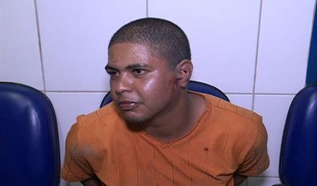 Vendedor de balas abandona material de trabalho e anuncia assalto dentro de ônibus